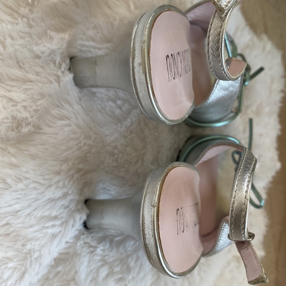 Stunning silver/blue heels!  Perfect party shoes - Picture 6 of 11